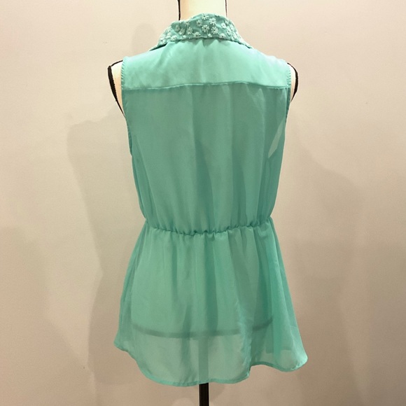 Beautiful sheer sleeveless turquoise button down - Picture 6 of 6